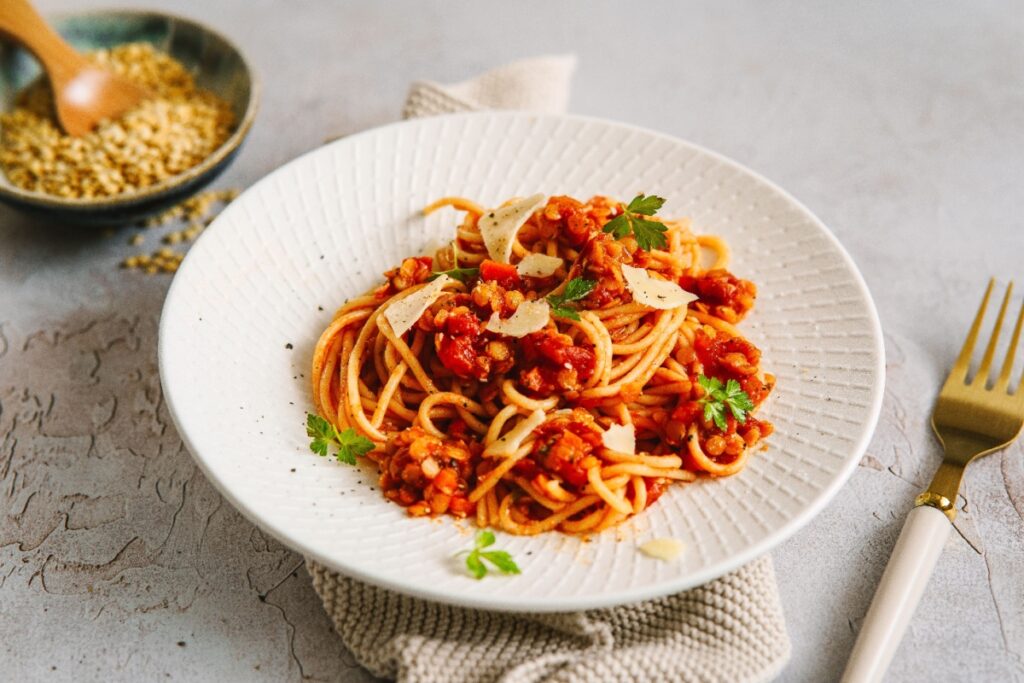 Espaguete com bolonhesa vegana de lentilha - receitas para a Quaresma